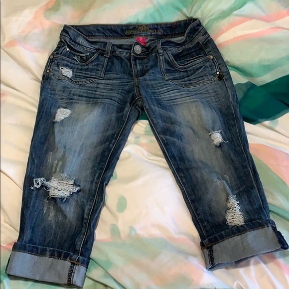 Distressed denim cropped jeans size 11- 3/$20 - Picture 1 of 6